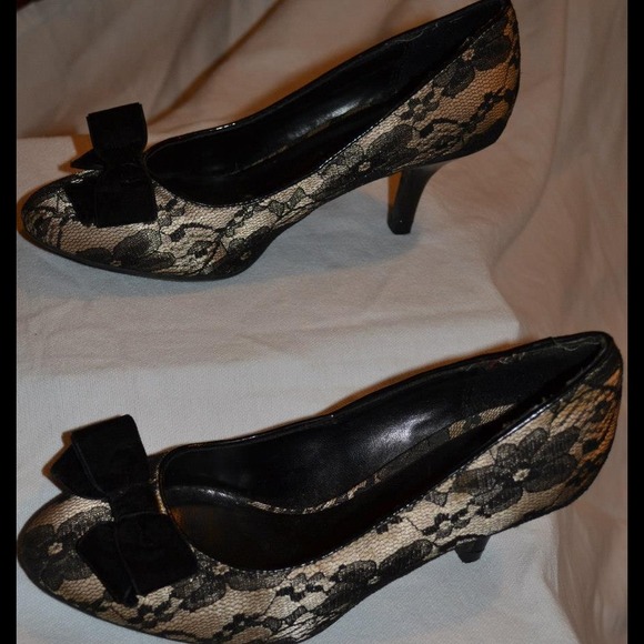 Heels - Picture 3 of 4