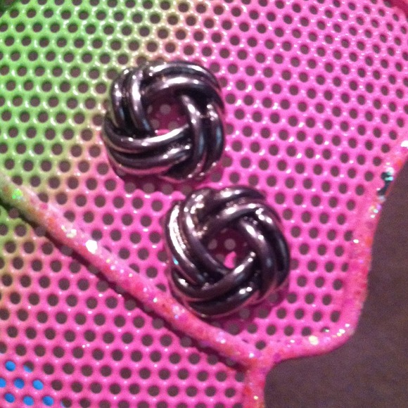 Silver knot earrings - Picture 1 of 1