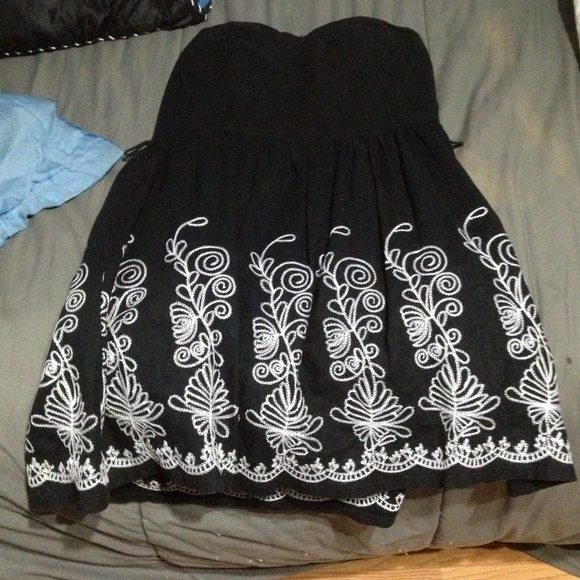 Black and white floral strapless dress