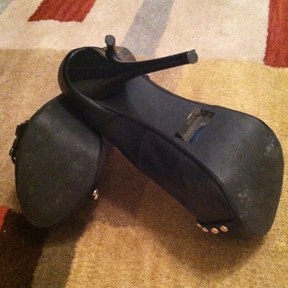 👠Black & gold heels👠 - Picture 3 of 4