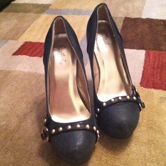 👠Black & gold heels👠 - Picture 4 of 4