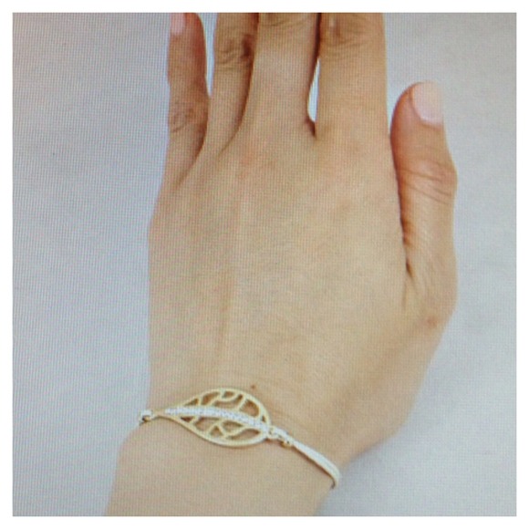 Cream colored gold leaf bracelet - Picture 2 of 3