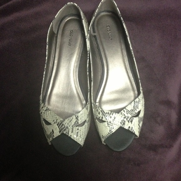 Brand new snake skin flats