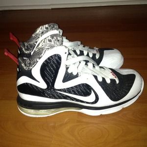 ❌SOLD❌ Lebron 9 Freegum