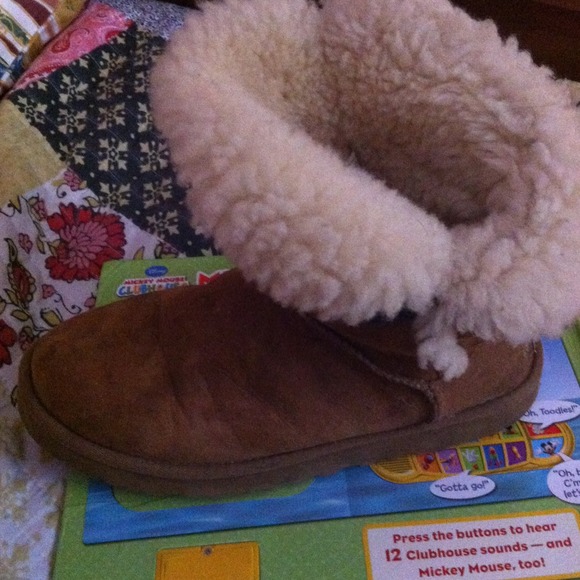 Uggs - Picture 2 of 2