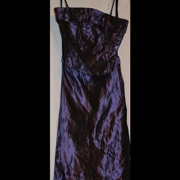 Ladies Formals - Picture 2 of 4