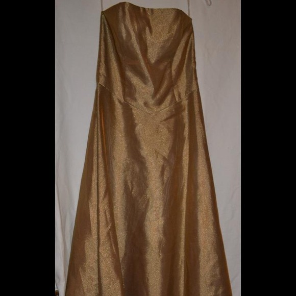 Ladies Formals - Picture 3 of 4