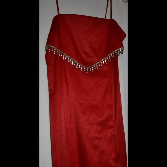 Ladies Formals - Picture 3 of 4