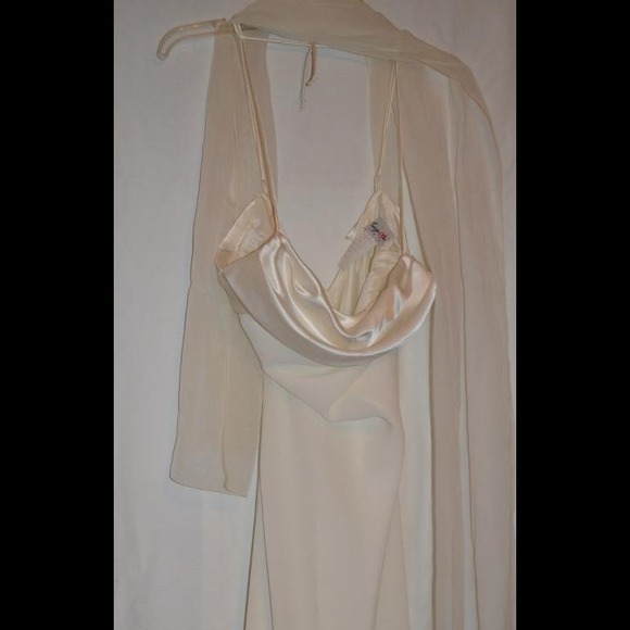 Ladies Formals - Picture 3 of 4