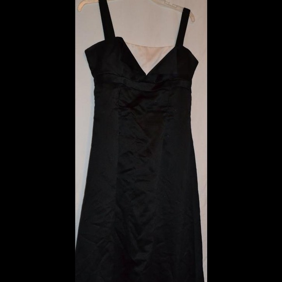 Ladies Formals - Picture 3 of 4