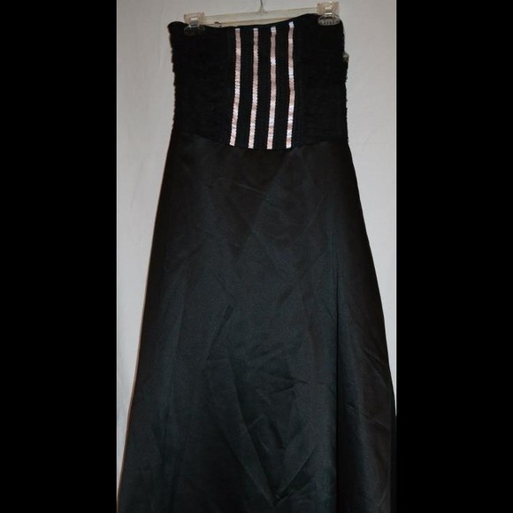 Ladies Formals - Picture 4 of 4