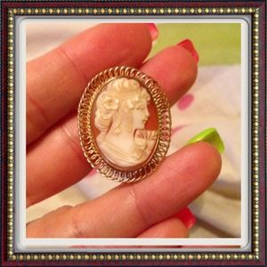 🚨SOLD🚨to denisatokosova Cameo brooch/pendant.