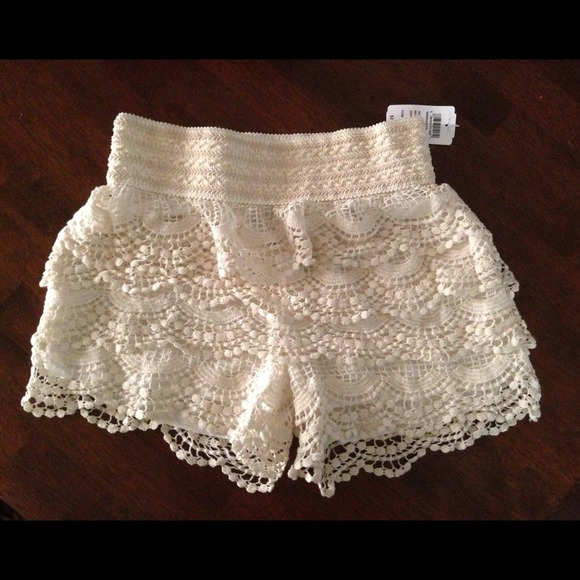 RESERVED Brand new ruffle shorts!