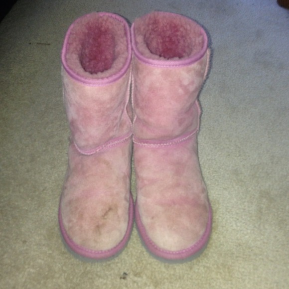 Classic pink short uggs