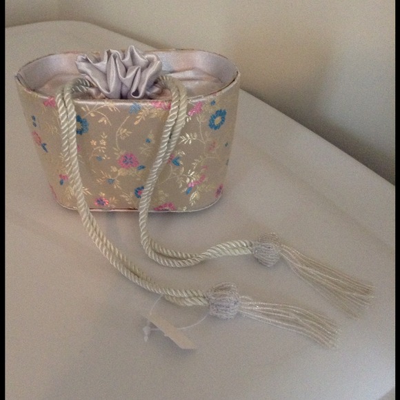 Asian design drawstring evening bag 🎎 - Picture 2 of 2