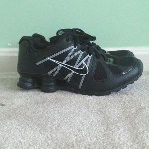 🎉REDUCED🎉Black and white Nike shocks