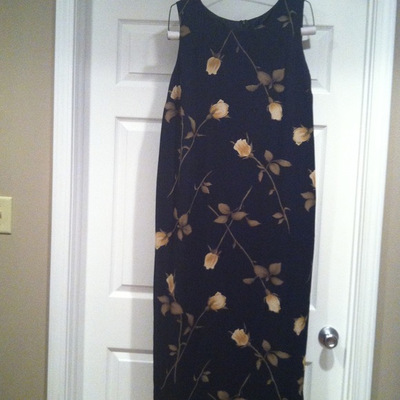 Dress/ navy blue nice flower pattern