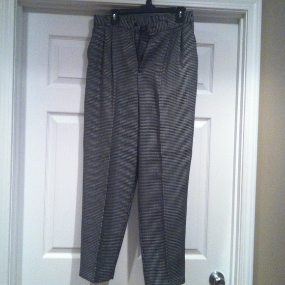 Black/white dress pants