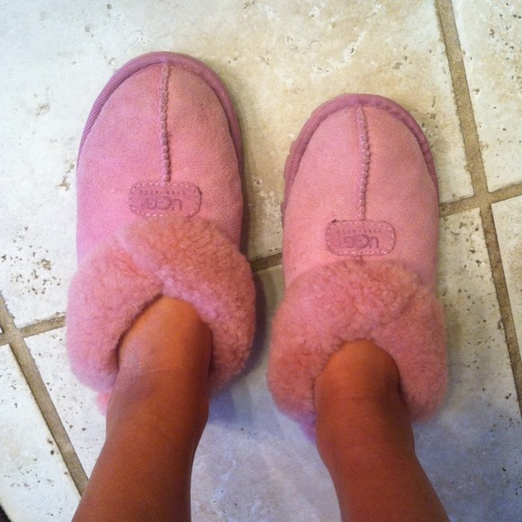 7.5 pink Ugg slippers & ring holder Bundle