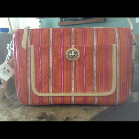 COACH PURSE AUTHENTIC - Picture 1 of 2
