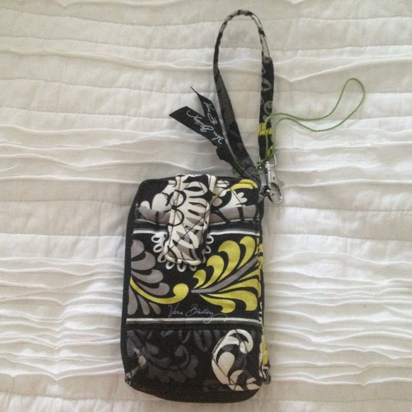 👛 Vera Bradley Carry It All Wristlet in Baroque