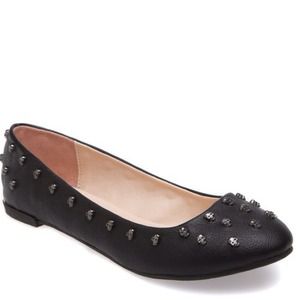 ShoeDazzle Skull Flats