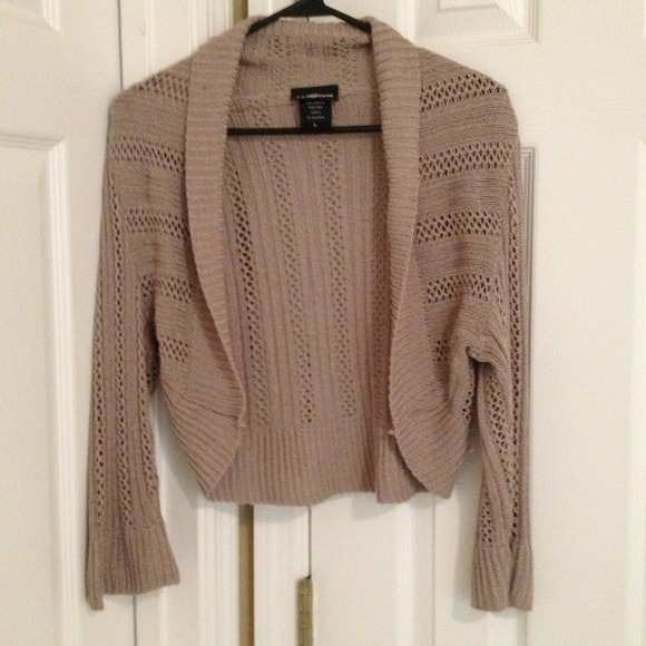🚫Sold🚫Tan shrug