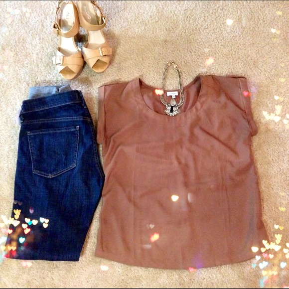 🎊🎉Traded🎊🎉Tan/Brown Top with Cut out back!