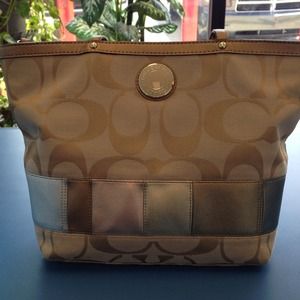 100%  authentic Coach bag *REDUCED*