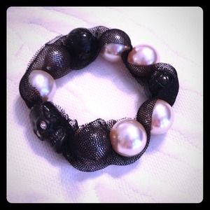 Large pearl bracelet wrapped in lace