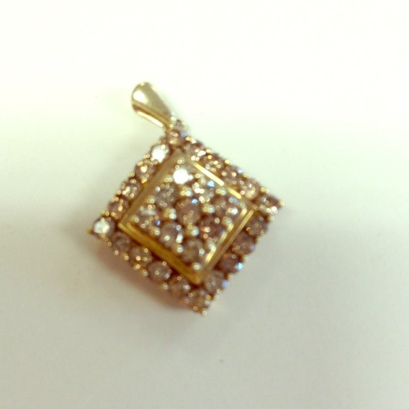 10k pendant diamonds