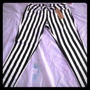 Black and white jeans never worn size11