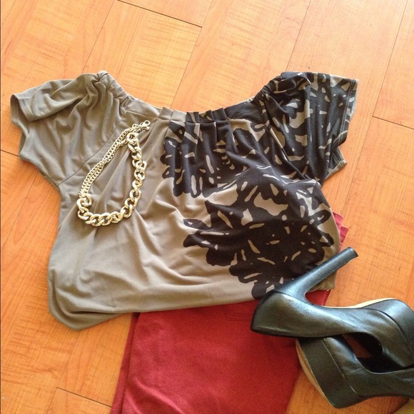 Patterned top - Picture 2 of 3