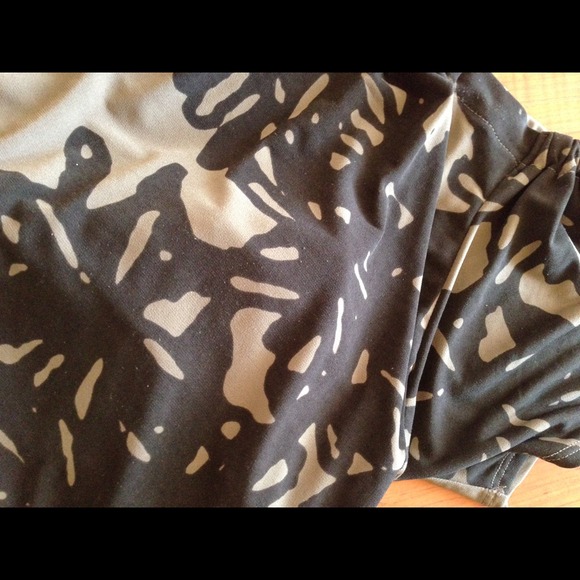 Patterned top - Picture 3 of 3