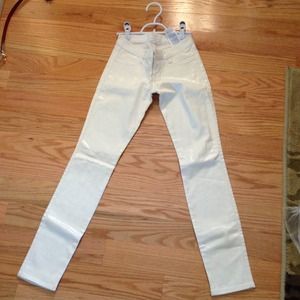 White ankle length skinny jeans