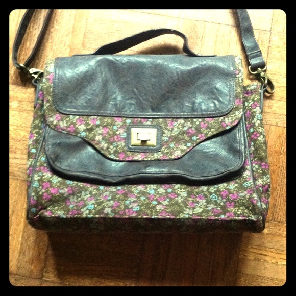 💔Traded: Gorgeous Floral Crossbody
