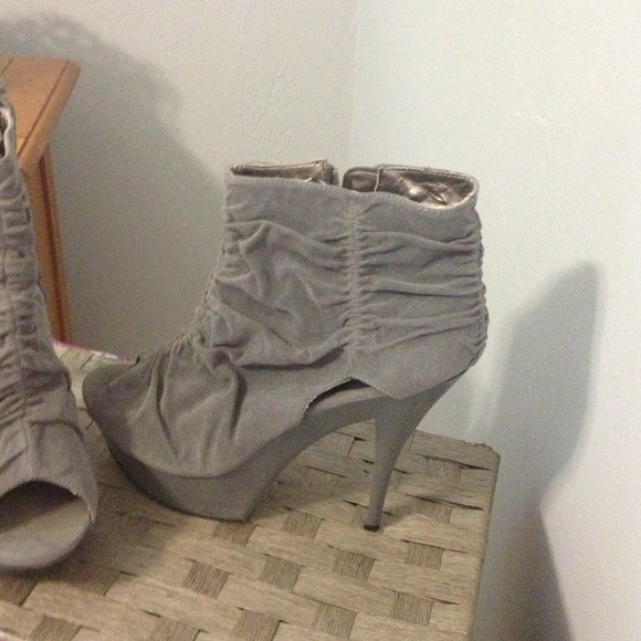 Heels - Picture 2 of 2