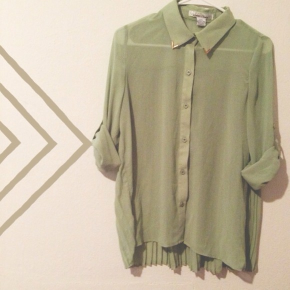 sans souci  Tops - ❌❌SOLD in bundle❌❌Chiffon accordion button down