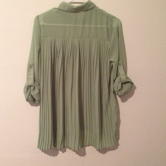 ❌❌SOLD in bundle❌❌Chiffon accordion button down - Picture 3 of 4
