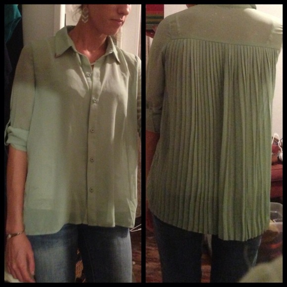 ❌❌SOLD in bundle❌❌Chiffon accordion button down - Picture 4 of 4