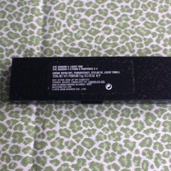 MAC AUTHENTIC RARE HELLO KITTY EYESHADOW PALLETTE - Picture 3 of 3
