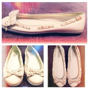 ❤HOST PICK❤🎉BRAND NEW cream and beige Coach flats