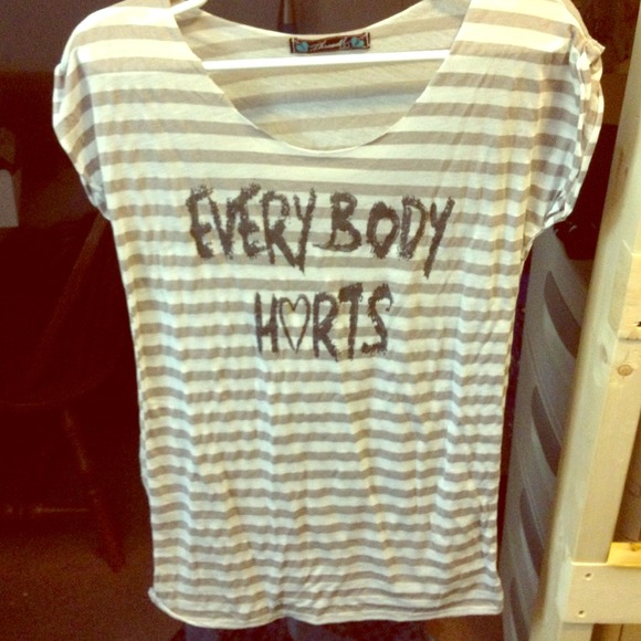 EVERYBODY H❤RTS TEE