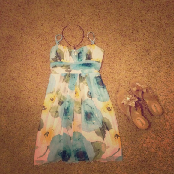 Adorable floral print dress