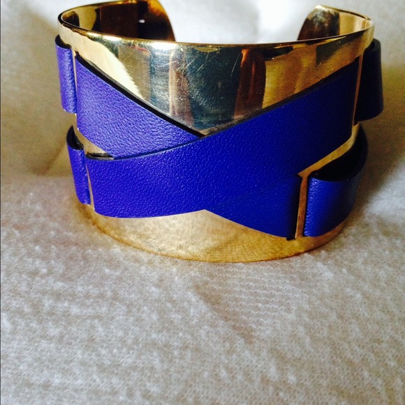 Bangle bracelet