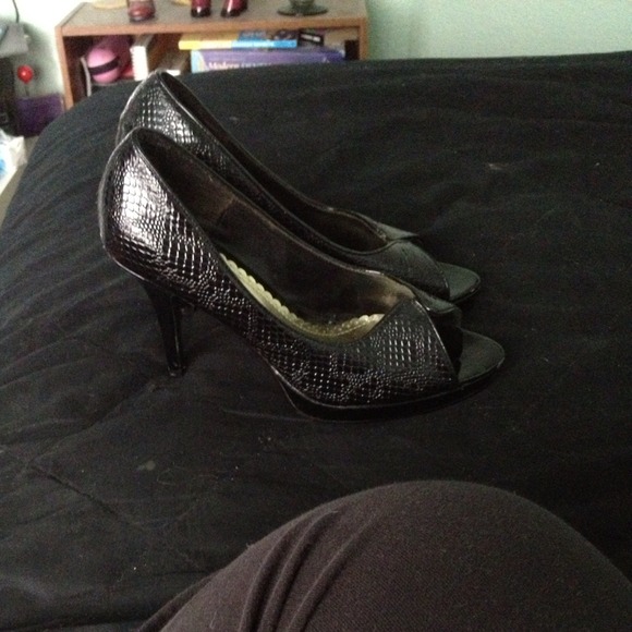 Basic black heels - Picture 3 of 3