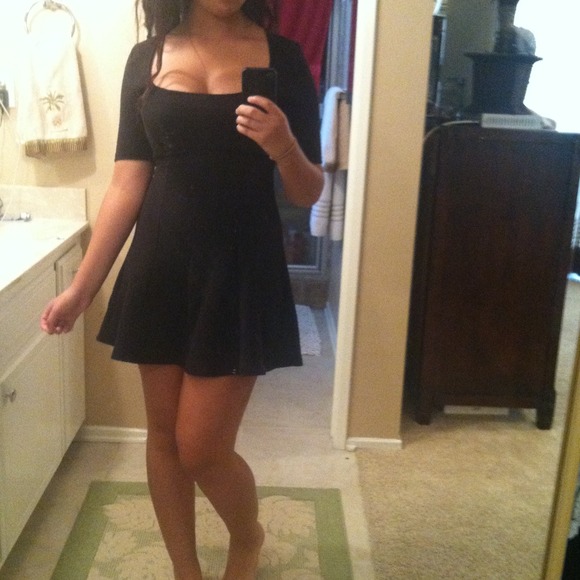 Urban Outfitters Dress Must-have - Picture 2 of 4