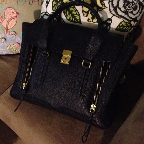 🚫SOLD🚫Phillip Lim Shark-Embossed Navy Pashli