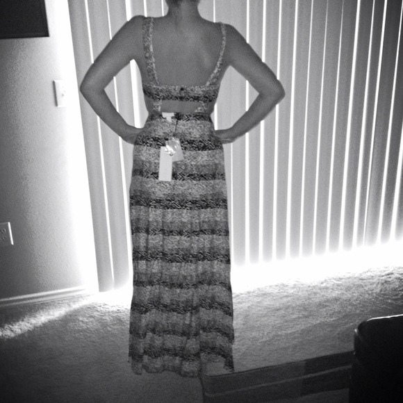 🎉HOST PICK🎉 Beautiful maxi! - Picture 2 of 3