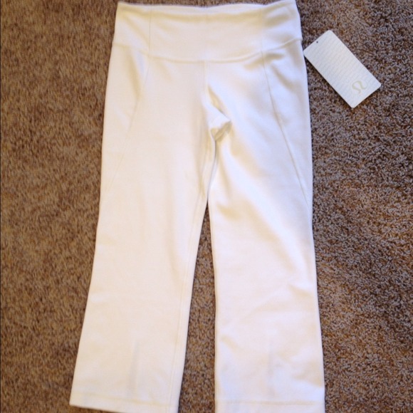 🚫SOLD in Bundle🚫White gather and crow crops - Picture 3 of 4